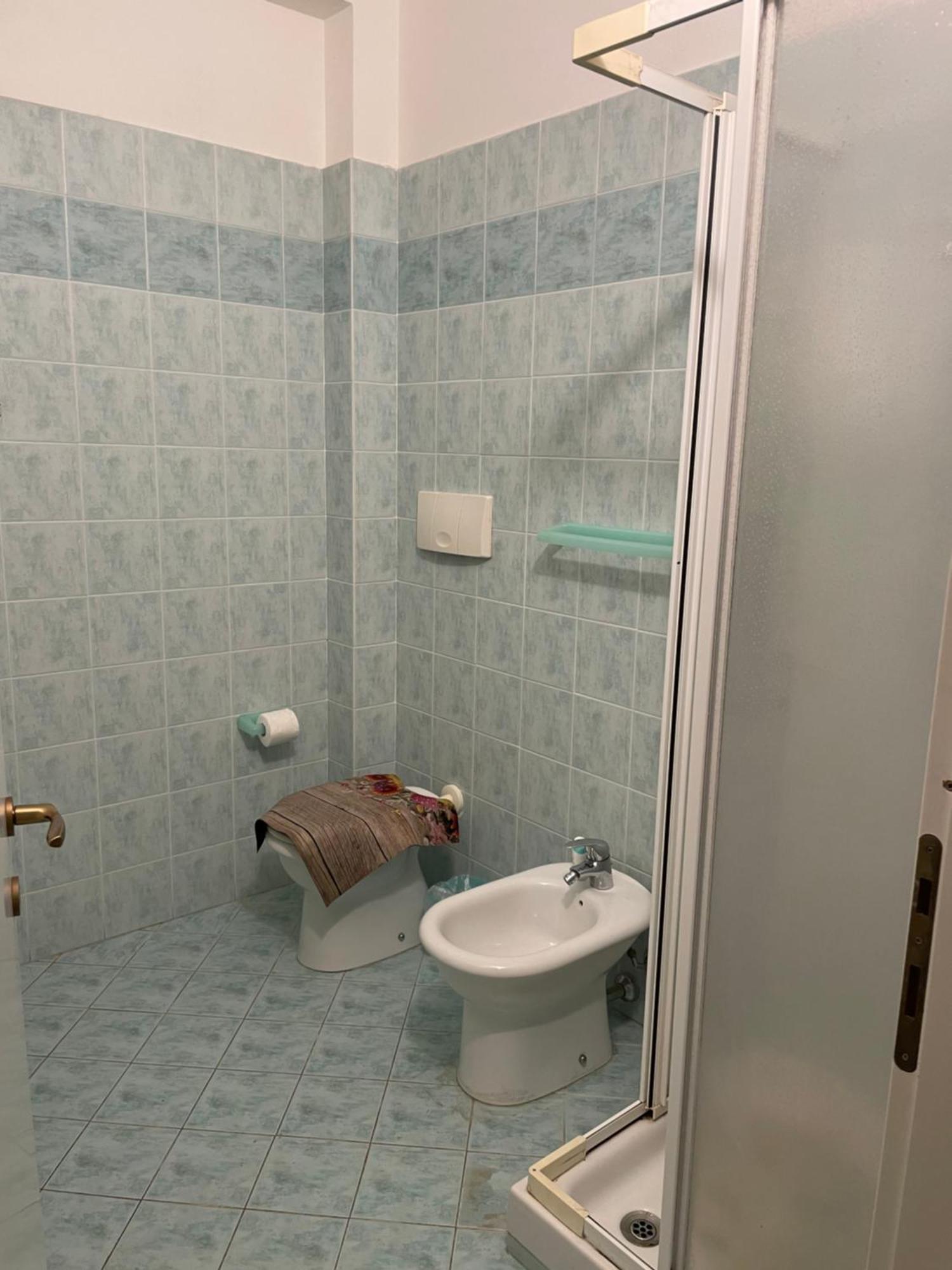 Airport Sunset Haven: Sea View, Pool & Access Apartment