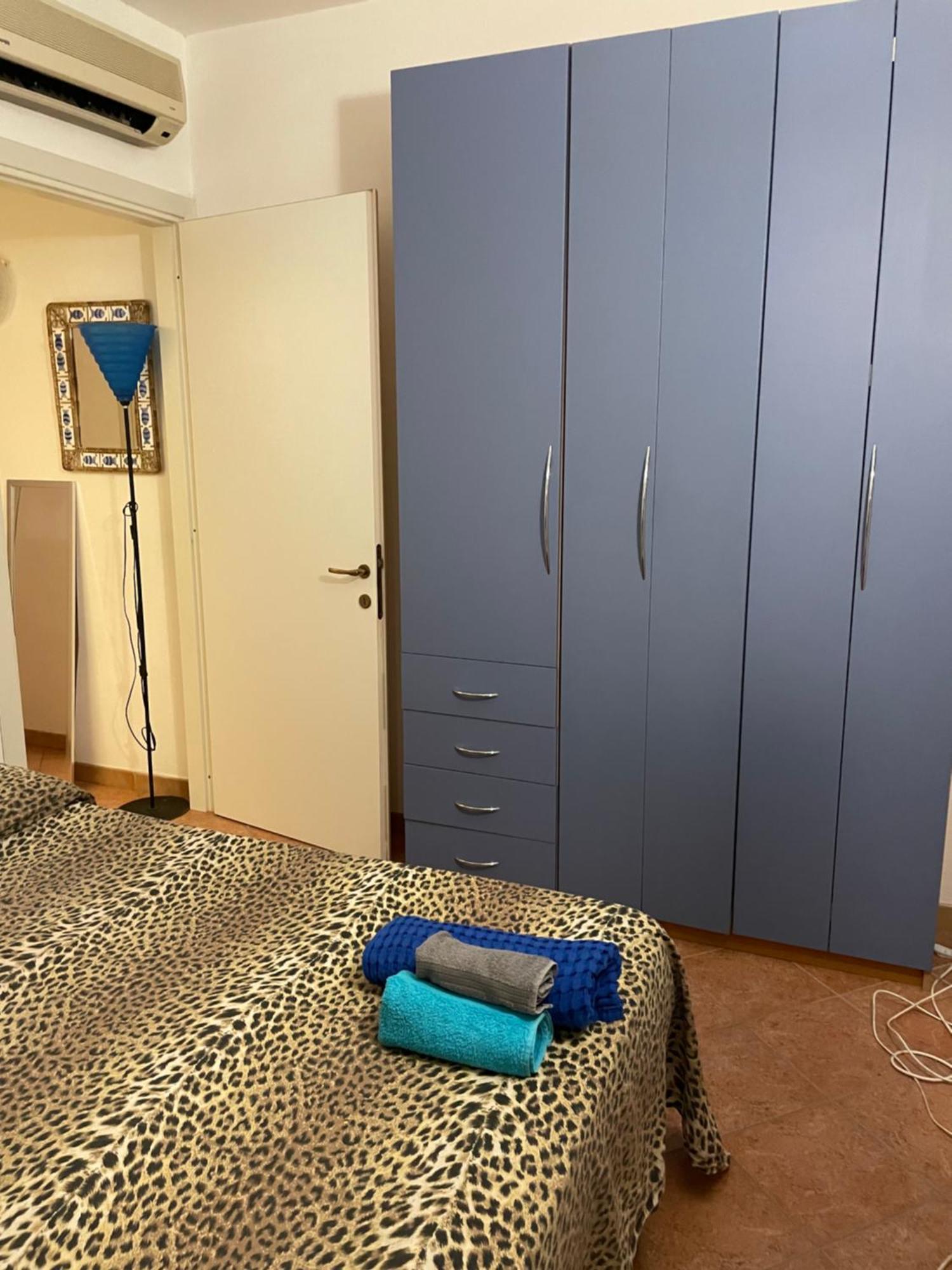 Apartment Airport Sunset Haven: Sea View, Pool & Access