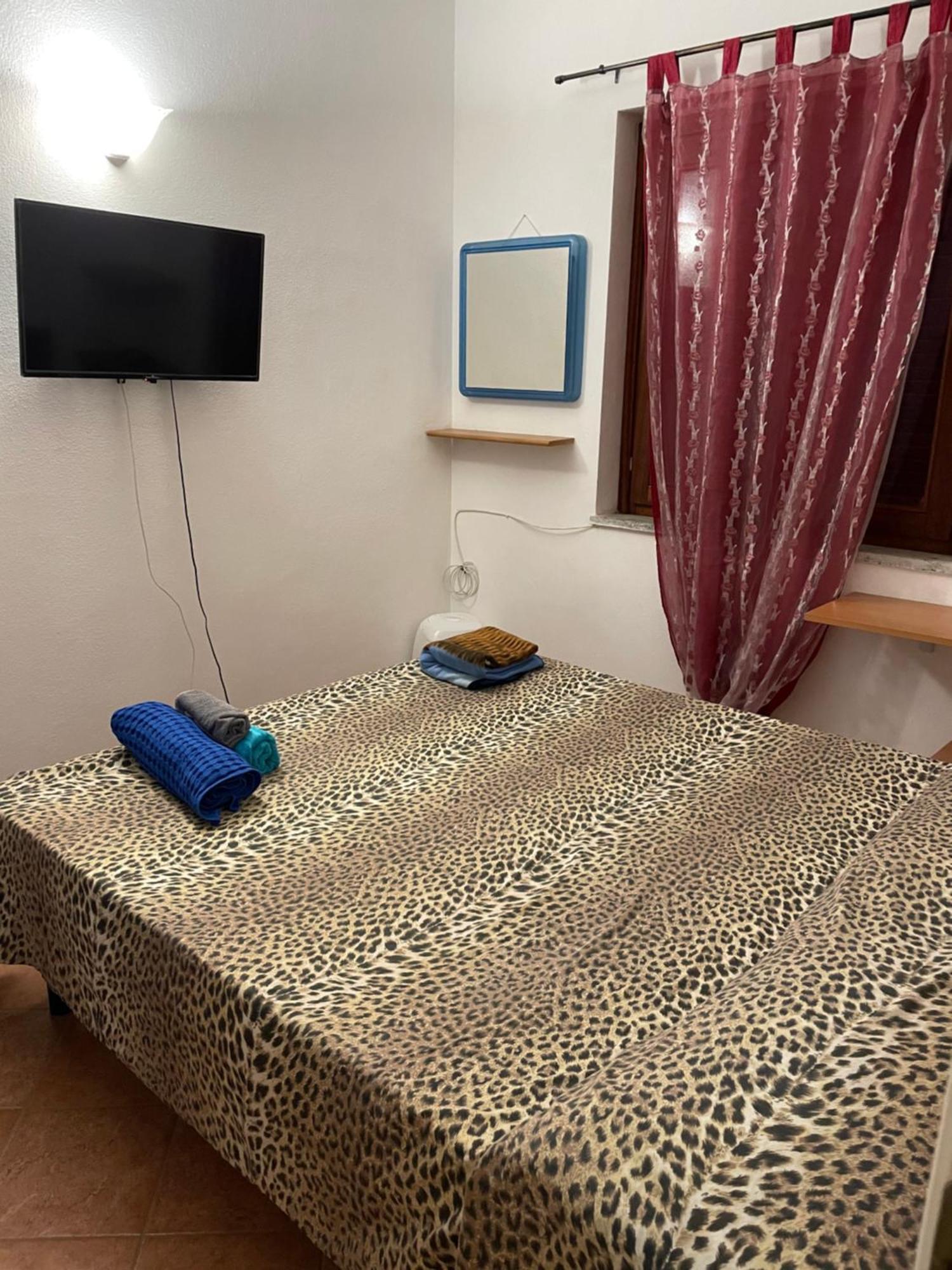 Airport Sunset Haven: Sea View, Pool & Access Olbia